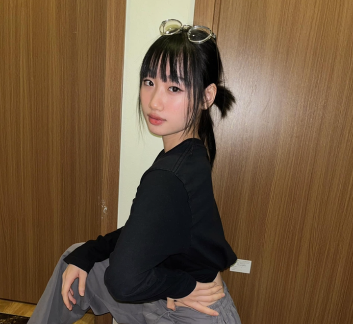 Hình ảnh Phương Nhi nén đau để hoàn tất bài thi trong những ngày qua đã được chia sẻ nhiều và gây xúc động với người hâm mộ quê nhà.