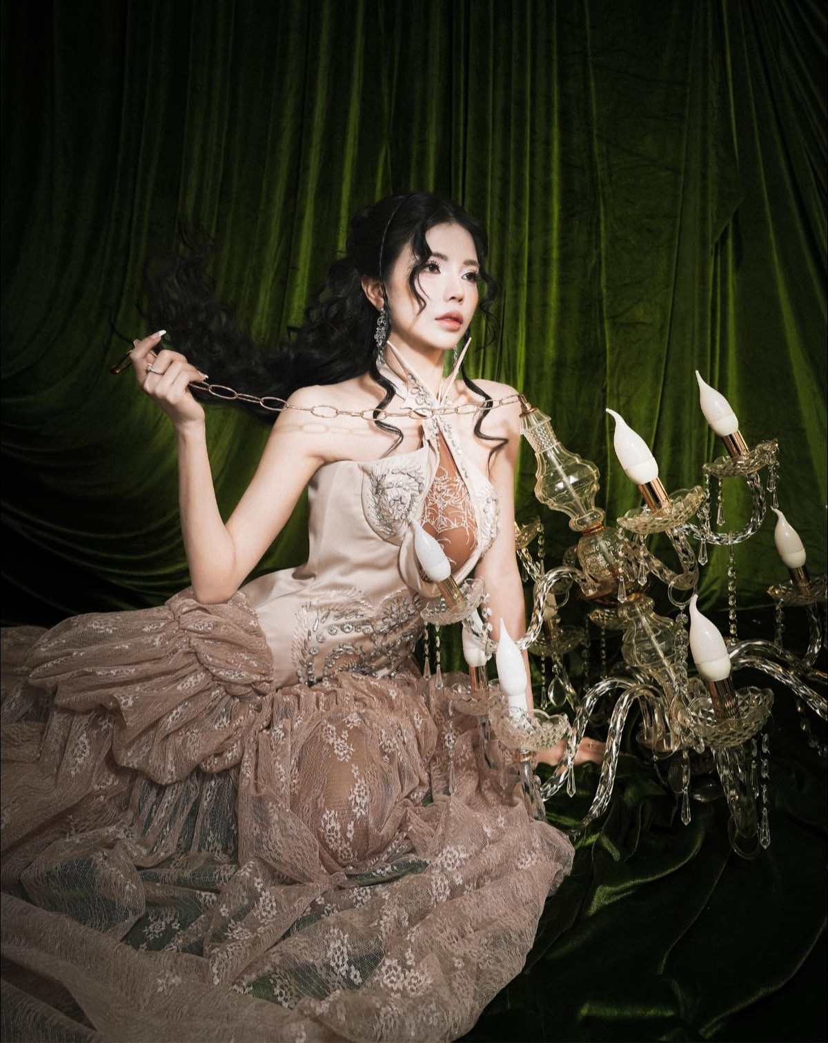 Bên cạnh vai trò MC, Mai Dora còn hoạt động sôi nổi với tư cách streamer và influencer trên mạng xã hội. Cô thường xuyên chia sẻ hình ảnh đời thường, tập luyện thể thao, nhảy múa, xây dựng hình ảnh người phụ nữ hiện đại, tự tin và truyền cảm hứng tích cực.