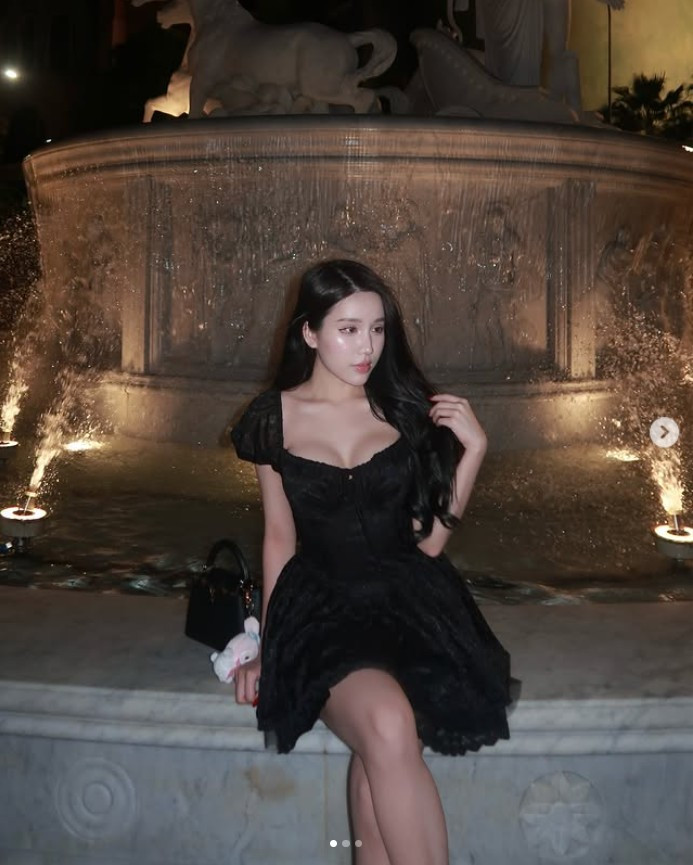 Những hoạt động đời thường của Yogurt Ng, dù là đi chơi bi-a, đi du lịch hay tham gia các sự kiện, đều được cập nhật và nhận được sự quan tâm lớn. Điều này cho thấy sức ảnh hưởng không nhỏ của gái xinh trong việc định hình xu hướng và truyền cảm hứng về một phong cách sống tự do, đầy tự tin.