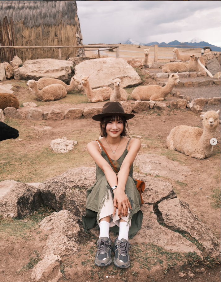 Sự việc một lần nữa cho thấy, trong thời đại mạng xã hội, chỉ một khoảnh khắc cúi người dọn dẹp cũng có thể trở thành con dao hai lưỡi.