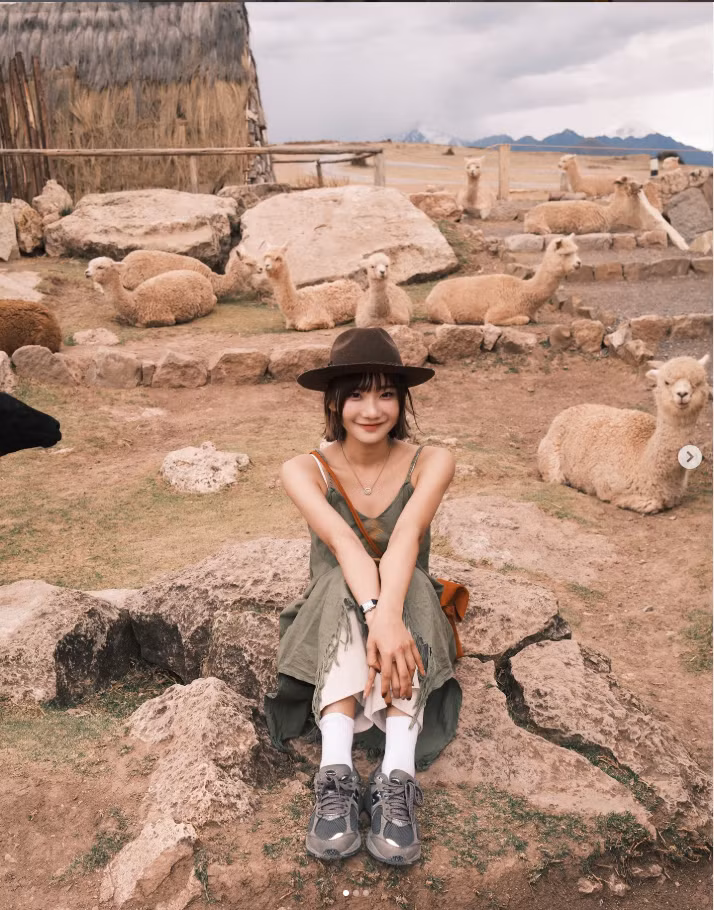 Sự việc một lần nữa cho thấy, trong thời đại mạng xã hội, chỉ một khoảnh khắc cúi người dọn dẹp cũng có thể trở thành con dao hai lưỡi.