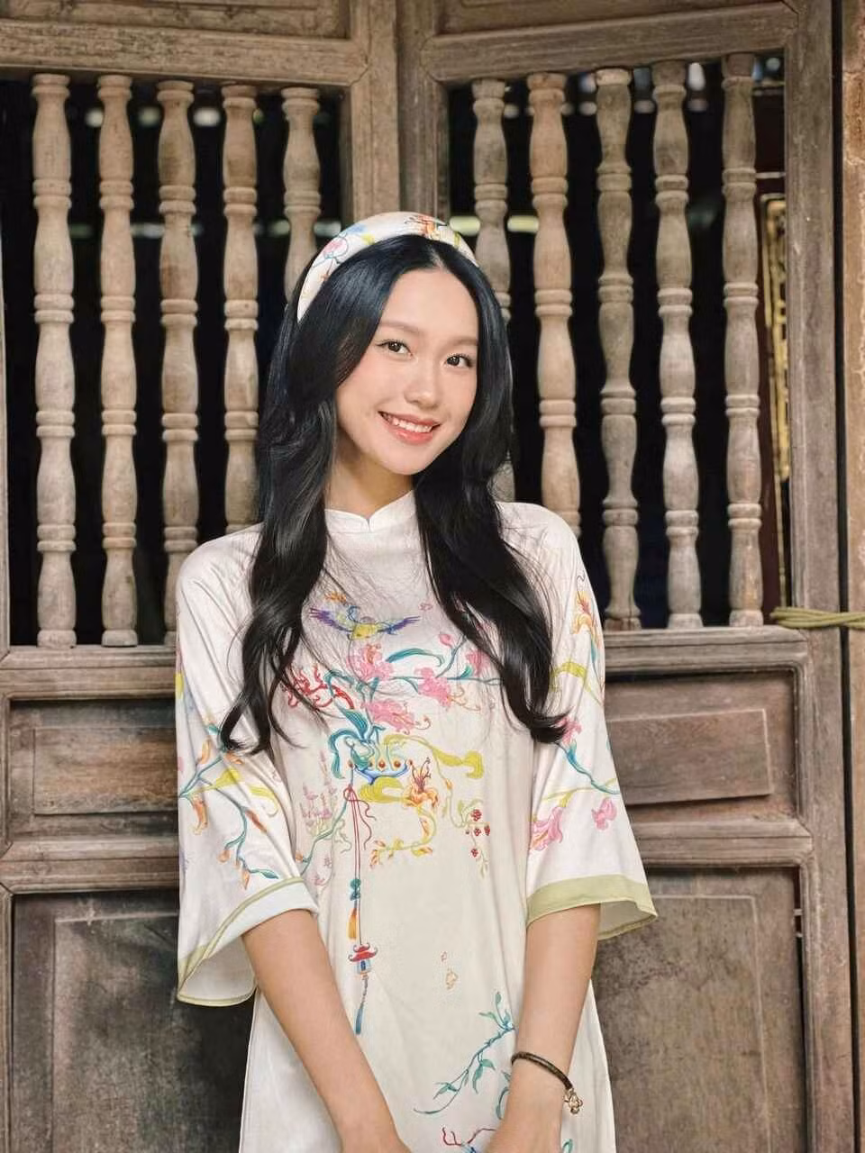 Không chỉ đẹp về ngoại hình, thần thái của người đẹp Hà thành trong mỗi lần xuất hiện cho thấy sự tự tin, bình an và tràn đầy năng lượng tích cực.