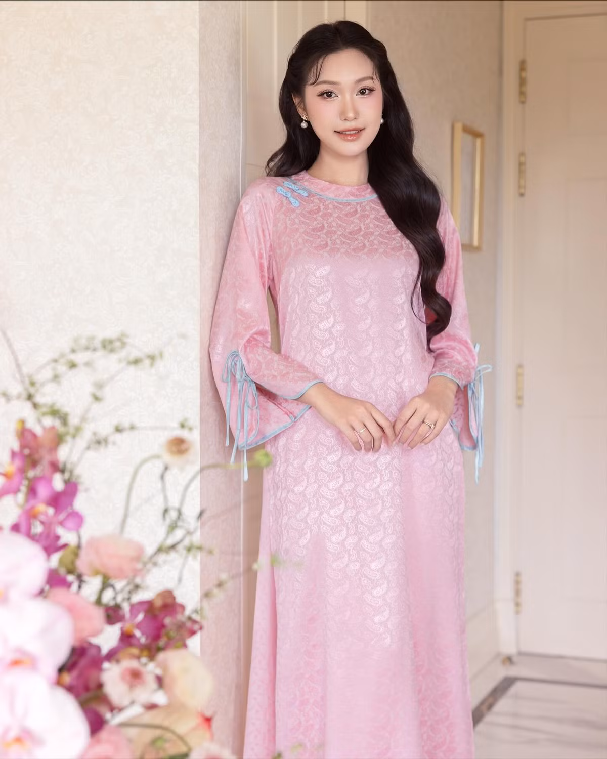 Từ sau khi kết hôn, cuộc sống của Doãn Hải My nhận được nhiều sự quan tâm. Thay vì những layout trang điểm sắc sảo, người đẹp ưu tiên phong cách thanh lịch, nhẹ nhàng.