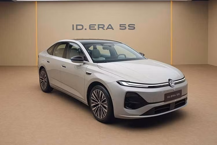 Phiên bản tiêu chuẩn ID. Era 5S có giá khởi điểm 115.900 nhân dân tệ (khoảng 448 triệu đồng) với ưu đãi có thời hạn. Các phiên bản và giá của Volkswagen ID. Era 5S không áp dụng ưu đãi từ 119.900 nhân dân tệ (khoảng 464 triệu đồng) – 149.900 nhân dân tệ (tương đương 589,6 triệu đồng).