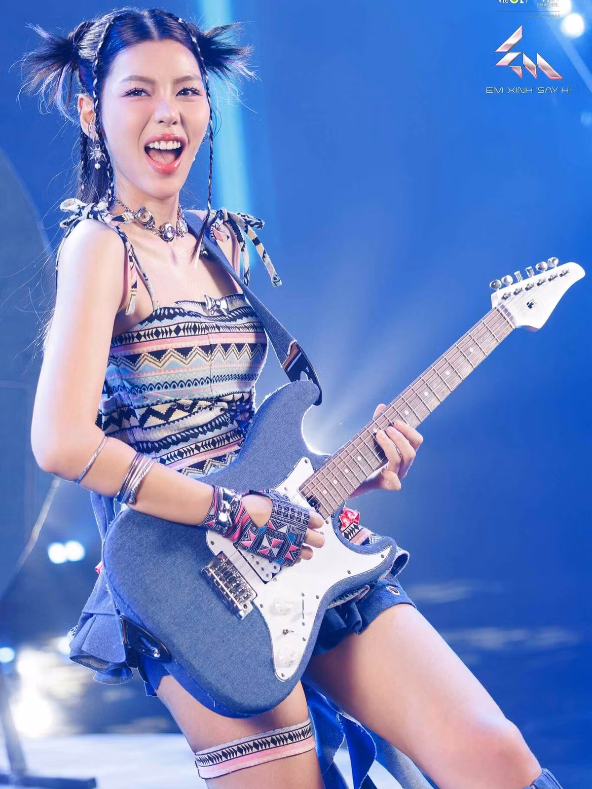 Muộii (Hồ Võ Thanh Thảo, SN 2002) - nữ tân binh gây ấn tượng tại Em Xinh Say Hi 2025. Gen Z vừa xuất hiện đã gây tò mò với cái tên Muộii, gương mặt xinh xắn cùng chiều cao lên đến 1m76, tính cách hài hước, tẻn tẻn.