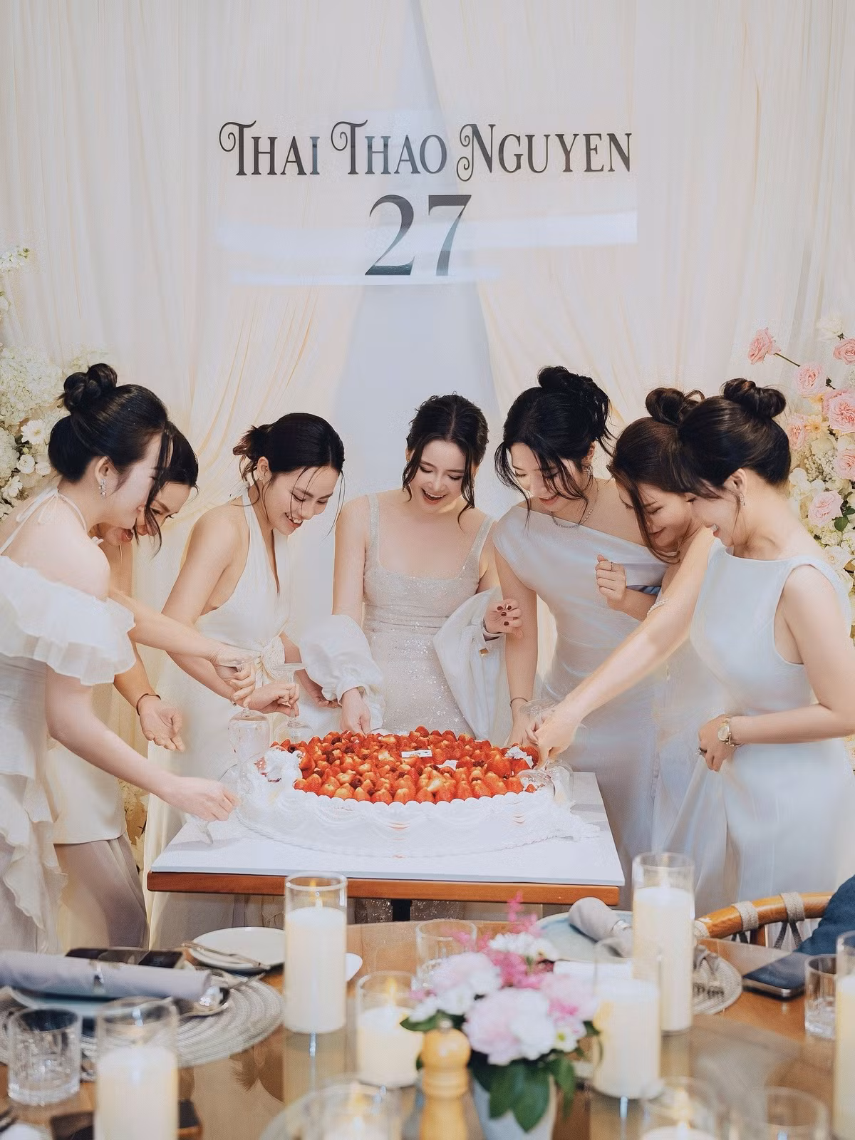 Mặc dù không tham gia showbiz, Thái Thảo Nguyên vẫn luôn được dân mạng quan tâm.