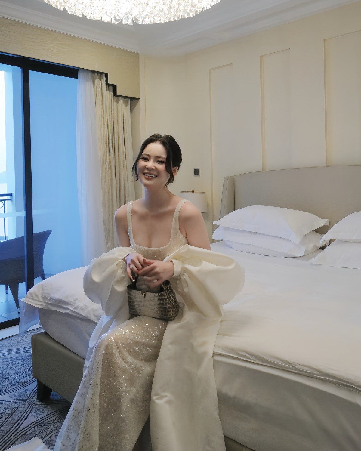 Sở dĩ Thảo Nguyên thu hút như vậy không chỉ vì ngoại hình xinh đẹp mà còn bởi phong cách sống sang chảnh, gu thời trang thời thượng và đời tư kín đáo.