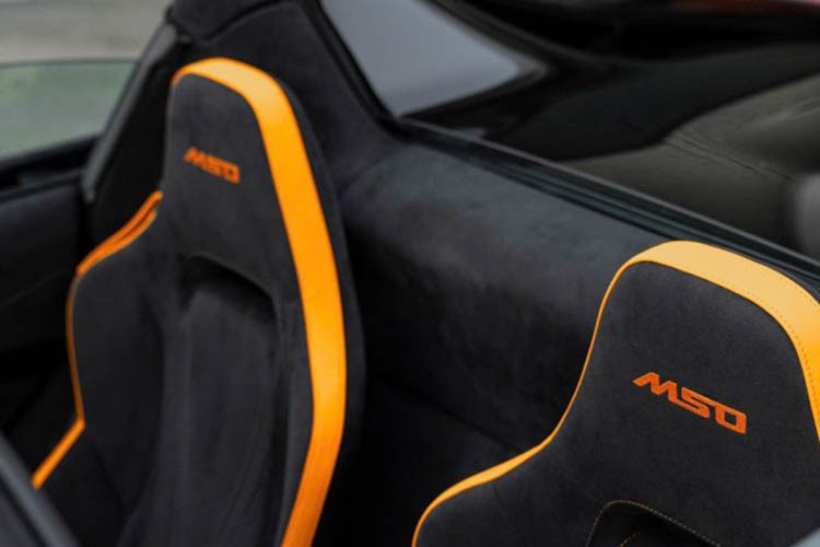 750S Spider là mẫu siêu xe mui trần hoàn thiện nhất từng được McLaren thương mại hóa, thiết lập chuẩn mực mới về hiệu suất, công nghệ và cảm xúc lái. Với phiên bản MSO Orange Coriolis, mẫu xe được nâng tầm về mặt thị giác, trở thành tuyên ngôn cá nhân dành cho những chủ nhân tìm kiếm sự khác biệt tuyệt đối.