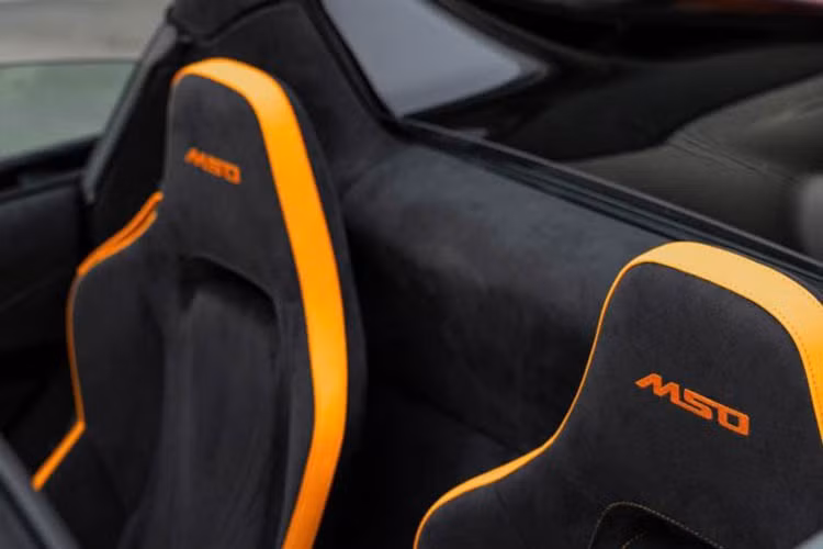 750S Spider là mẫu siêu xe mui trần hoàn thiện nhất từng được McLaren thương mại hóa, thiết lập chuẩn mực mới về hiệu suất, công nghệ và cảm xúc lái. Với phiên bản MSO Orange Coriolis, mẫu xe được nâng tầm về mặt thị giác, trở thành tuyên ngôn cá nhân dành cho những chủ nhân tìm kiếm sự khác biệt tuyệt đối.