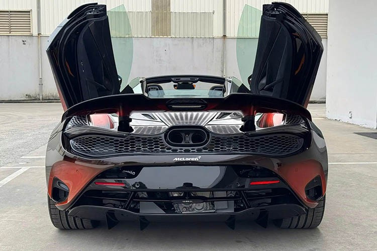 Tại thị trường Việt Nam, mẫu siêu xe McLaren 750S Spider MSO Orange Coriolis bản đặc biệt này hiện được phân phối với mức giá từ 29.400.000.000 đồng (đã bao gồm VAT), cùng dịch vụ bảo hành và hậu mãi chính hãng theo tiêu chuẩn toàn cầu của McLaren.