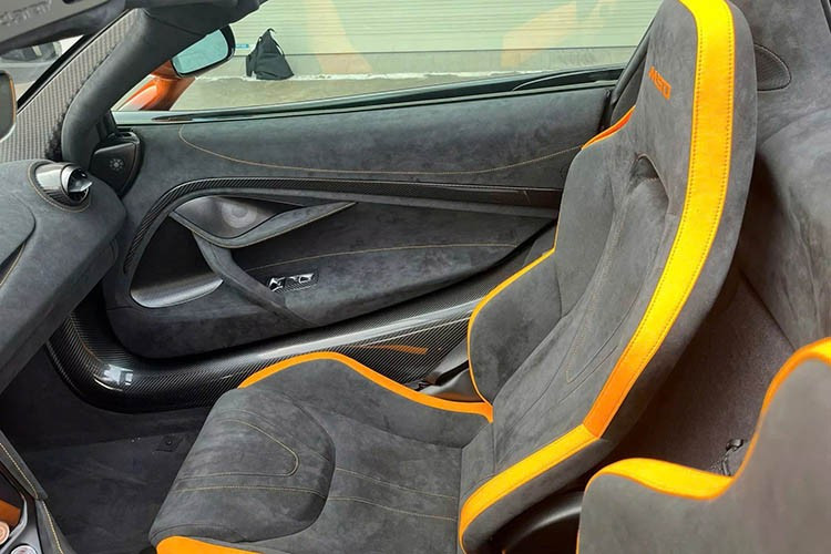 Hệ thống McLaren Control Launcher (MCL) cho phép người lái lưu trữ các thiết lập cá nhân về khí động học, hệ truyền động và chế độ lái, mang lại trải nghiệm tối ưu chỉ với một thao tác. 750S Spider là mẫu siêu xe mui trần hoàn thiện nhất từng được McLaren thương mại hóa.