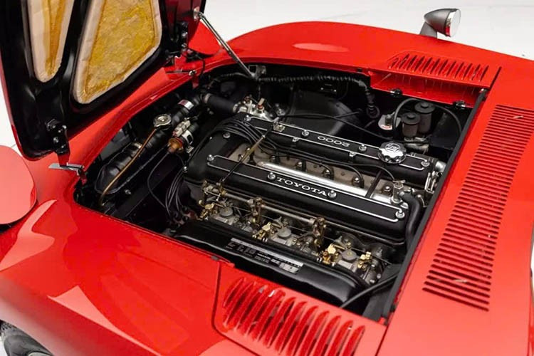 Dưới sự sở hữu của Rahal, chiếc coupe Nhật Bản này đã giành chiến thắng ở hạng mục của mình tại cuộc thi Amelia Island Concours d'Elegance năm 2024. Chiếc xe đi kèm với các dải ruy băng và kỷ vật từ sự kiện, cũng như hồ sơ và hình ảnh ghi lại các lần phục chế và công việc bảo dưỡng/sửa chữa trước đó.