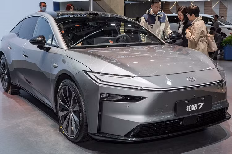 Ngoài bZ7 mới ra mắt, dòng xe điện Toyota bZ tại thị trường Trung Quốc còn có các mẫu bZ3X và bZ4X. Toyota hiện chưa công bố giá bán và xác nhận kế hoạch mở bán bZ7 ở thị trường bên ngoài thị trường tỷ dân.