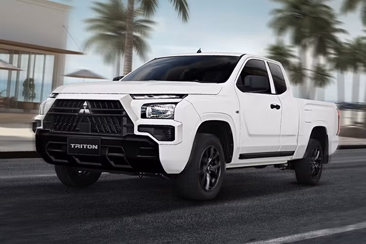 Mẫu xe bán tải Mitsubishi Triton Mega Cab 2025 giá rẻ mới vừa ra mắt tại Thái Lan gây sự chú ý nhất chính là việc bổ sung hàng loạt tính năng an toàn chủ động... những tính năng này vốn hiếm khi xuất hiện trong phân khúc bán tải tầm trung.