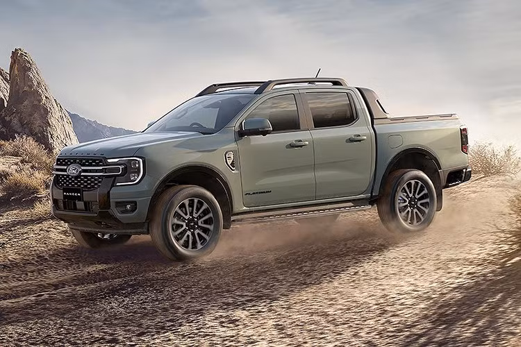 Hãng xe Ford vừa giới thiệu bản nâng cấp giữa vòng đời cho Ranger tại Úc, trong bối cảnh Toyota Hilux và Nissan Navara thế hệ mới lần lượt ra mắt. Bản facelift tập trung vào cải tiến trang bị, cập nhật thiết kế nhẹ, nhưng đồng thời cũng loại bỏ tùy chọn động cơ diesel Bi-Turbo 2.0L.