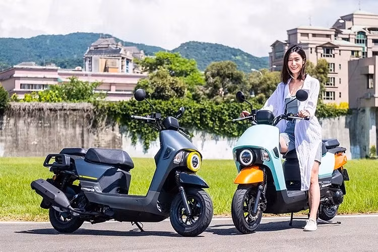 4MICAEP ​​sở hữu khung sườn với cấu trúc ống thép chắc chắn với phuộc ống lồng và hai bộ giảm xóc; bánh xe nhỏ, 12", với lốp 110/70 và 120/70, trong khi hệ thống phanh là loại đĩa hoàn toàn với điều khiển kết hợp CBS.