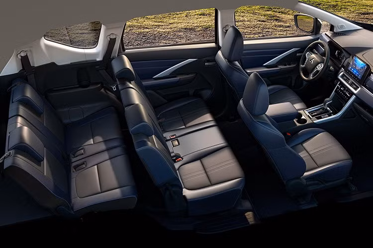 Hệ thống còn kết hợp với mô-tơ điện công suất 116 mã lực, mô-men xoắn 255 Nm, hoạt động với pin lithium-ion dung lượng 1.1 kWh. Xe sử dụng hộp số tự động Transaxle và dẫn động cầu trước, hỗ trợ nhiên liệu xăng E20.