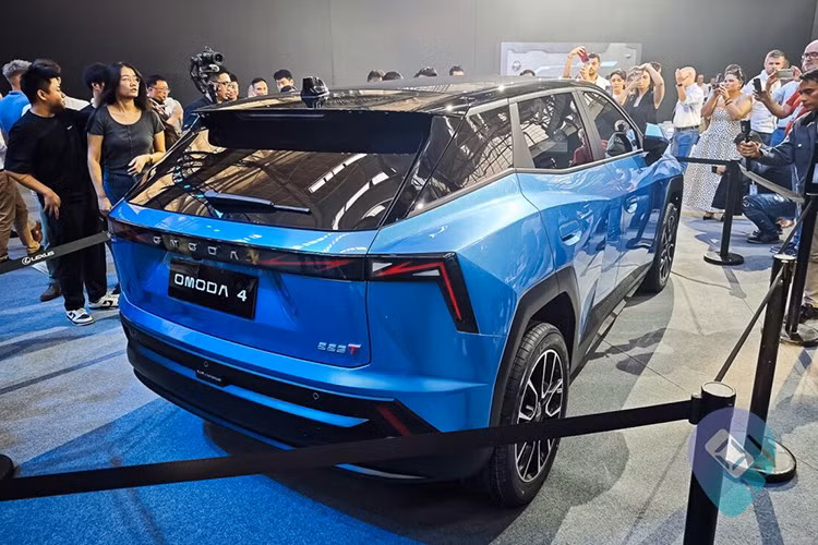 Trên mẫu xe crossover Omoda C5 đang bán ra tại thị trường Việt Nam, khối động cơ này sản sinh công suất tối đa 156 mã lực và mô-men xoắn cực đại 230 Nm. Ngoài ra xe còn có đủ các công nghệ động cơ từ BEV (thuần điện), PHEV (hybrid sạc ngoài) và HEV đáp ứng đủ mọi nhu cầu.