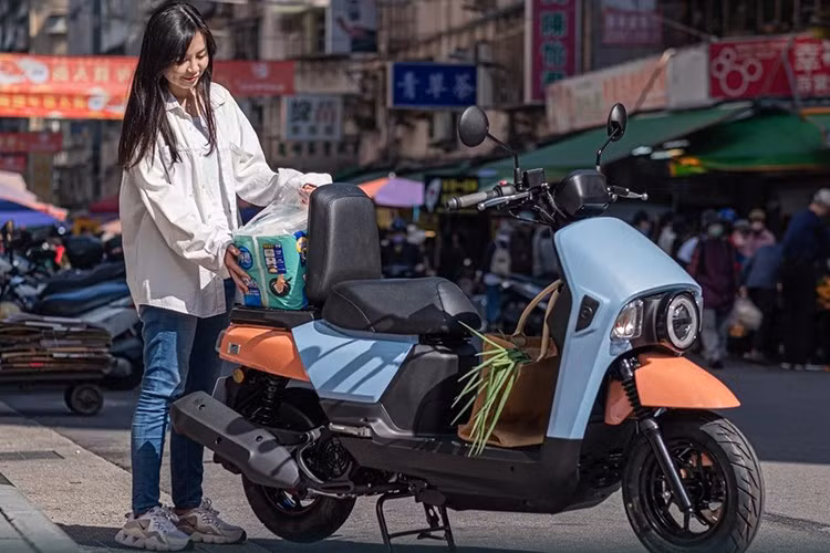 SYM 4MICAEP được trang bị động cơ 4 kỳ, xi-lanh đơn, dung tích 125cc, làm mát bằng không khí , sản sinh công suất 8,4kW tại 8.500 vòng/phút và mô-men xoắn 10,3Nm tại 6.500 vòng/phút.