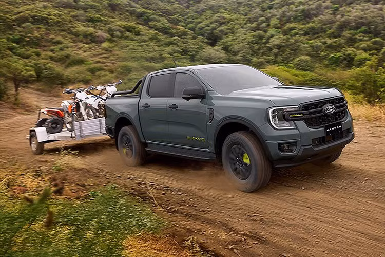 Về động cơ, thay đổi lớn nhất là việc loại bỏ động cơ diesel 2.0L Bi-Turbo, khả năng do quy định khí thải ngày càng siết chặt. Thay vào đó là bản máy dầu 2.0L đơn tăng áp nâng cấp, công suất 168 mã lực, mô-men xoắn 405 Nm.