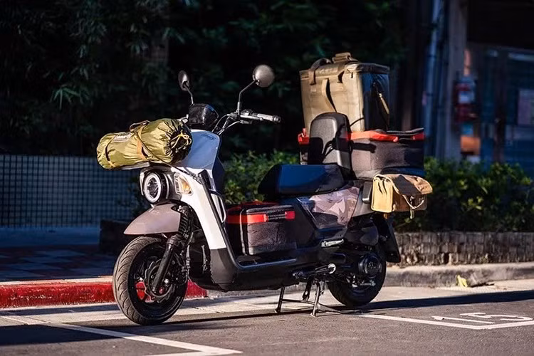 Tham gia triển lãm EICMA 2025 năm nay, hãng xe Đài Loan SYM đã đem tới một loạt các dòng xe tay ga và một số ít mô tô côn tay phân khối nhỏ mới. Tuy nhiên không mẫu xe nào độc đáo như SYM 4MICAEP 2025 mới.