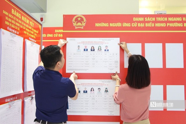 Ngay sau khi có danh sách chính thức, các địa phương đã tiến hành niêm yết công khai danh sách chính thức những người ứng cử đại biểu Quốc hội khóa XVI và đại biểu HĐND các cấp nhiệm kỳ 2026-2031 trên địa bàn (Ảnh: Hữu Thắng).