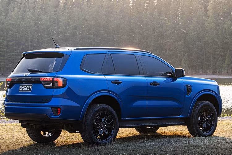 Việc mẫu xe Ford Everest Sport Bi-Turbo 2026 sản xuất giới hạn chỉ 700 xe sẽ diễn ra trong tháng 9 và 10 năm 2026, trước khi bàn giao tới tay khách hàng.