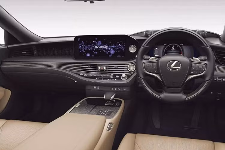 Về vận hành, Lexus LS tại thị trường Nhật Bản vẫn sẽ tiếp tục có hai lựa chọn động cơ. Bản LS500 sử dụng động cơ V6 3.5L tăng áp kép, cho công suất 415 mã lực.