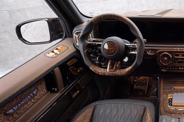 Hãng độ chưa tiết lộ nhiều về chiếc xe SUV P820 Linea D'Arabo này, nhưng con số P820 trong tên gọi có lẽ ám chỉ chiếc G63 này có công suất 820 mã lực.