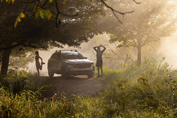 Mẫu xe SUV Mazda CX-50 2026 sẽ bắt đầu có mặt tại các đại lý ở Mỹ từ cuối tháng 9/2025. Xe được sản xuất tại nhà máy ở Alabama (Mỹ) và tại Trung Quốc cho thị trường nội địa.