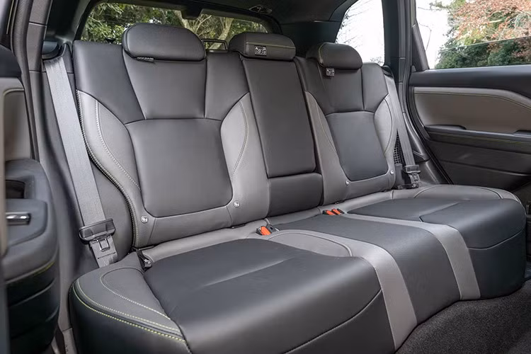 Tại Nhật Bản, Forester SL có hai lựa chọn động cơ. Phiên bản 1.8 Turbo DIT dùng động cơ boxer tăng áp 177 mã lực, hộp số CVT Lineartronic, dẫn động 4 bánh toàn thời gian AWD với X-MODE. Phiên bản 2.5 Hybrid S:HEV Strong Hybrid kết hợp động cơ boxer 160 mã lực với mô-tơ điện 88 mã lực.