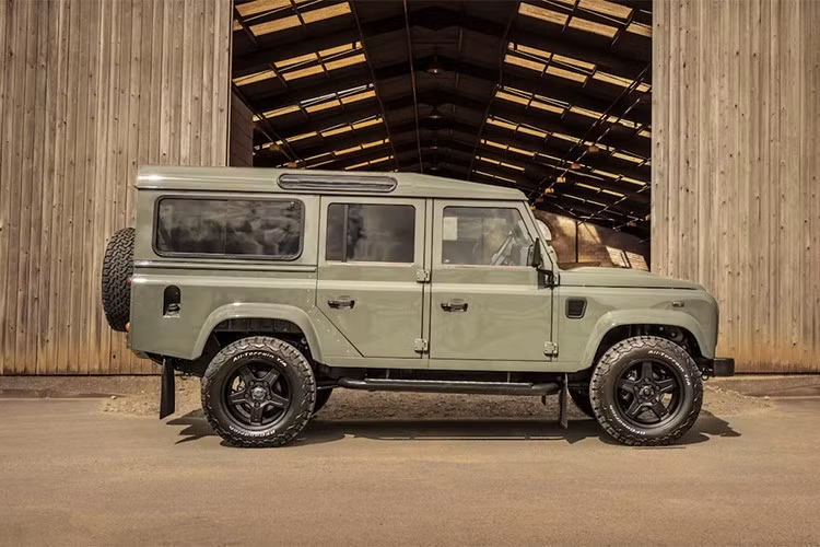 Trong số 240 chiếc được mua, hiện chỉ còn hơn 20 chiếc chưa bán. Khi số xe này hết, cơ hội sở hữu Defender cổ điển nguyên bản, được nâng cấp toàn diện bởi Twisted, gần như sẽ không còn.