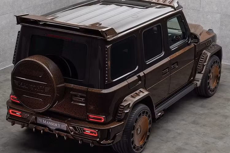 Chiếc Linea D'Arabo mới nhất của Mansory được cho là một chiếc xe bespoke, nghĩa là khả năng bắt gặp nó ngoài đời thực gần như bằng không, và đó là một điều tốt, bởi vì không nhiều người muốn tận mắt chứng kiến ​​chiếc Mercedes -AMG G63 hào nhoáng này.