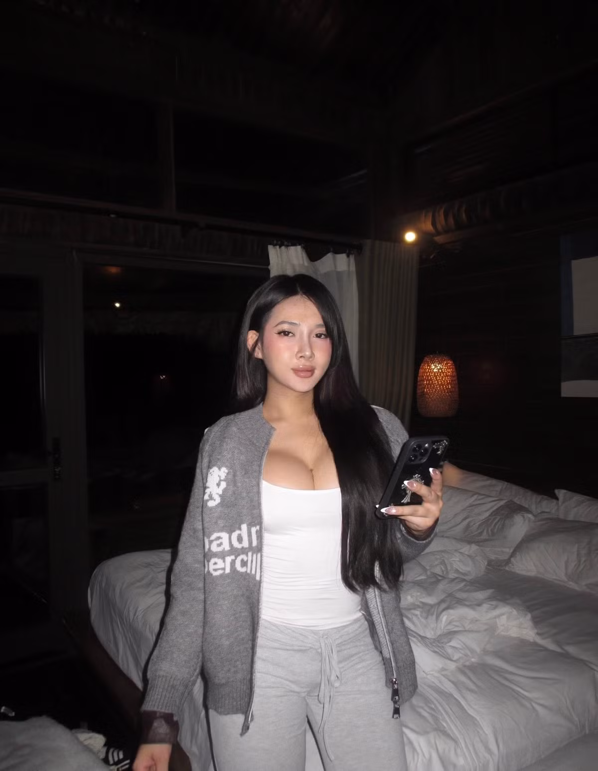 Vy Vy Baby thường xuyên đăng video hướng dẫn bài tập, gợi ý thực đơn ăn lành mạnh, chia sẻ về hành trình giữ dáng và truyền cảm hứng cho hàng trăm nghìn người theo dõi.