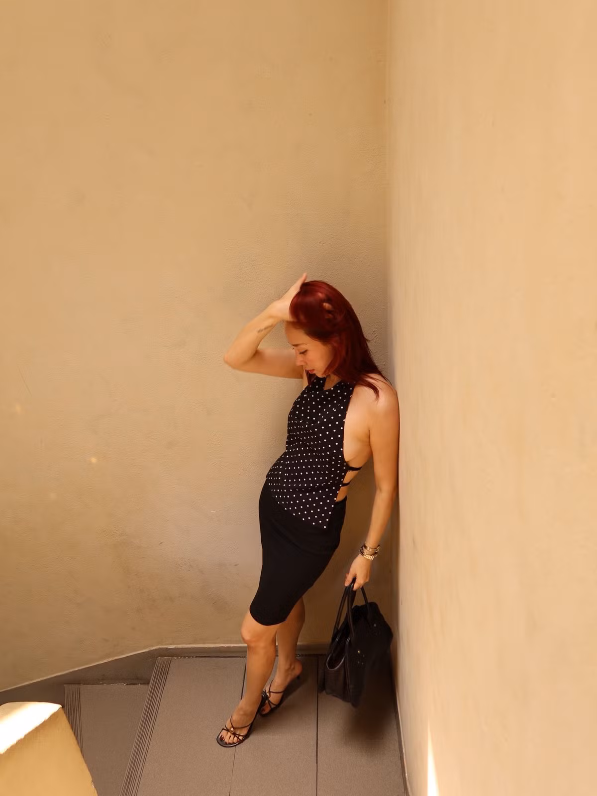 Nhiều khán giả nhận xét rằng hình ảnh mới của Tóc Tiên mang màu sắc nghệ thuật, phảng phất chút hoài niệm và nội tâm lạ kỳ đúng như chính lời cô viết.