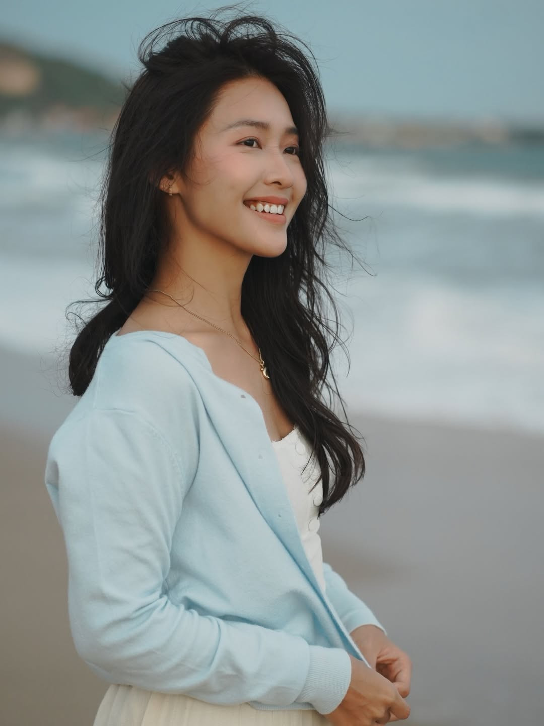 Những năm gần đây, Khả Ngân liên tục xuất hiện trong các dự án lớn như Gia đình mình vui bất thình lình, Hai Phượng và gần nhất là phim điện ảnh Love in Vietnam – dự án hợp tác Việt – Ấn. Cô cũng từng được vinh danh tại giải Cánh Diều cho vai diễn ấn tượng, ghi nhận cho quá trình nỗ lực bền bỉ với nghề.