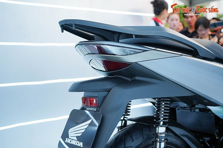 View - Cận cảnh Honda SH 2026 tại Việt Nam, cao nhất hơn 103 triệu đồng | Báo Tri thức và Cuộc sống - TIN TỨC PHỔ BIẾN KIẾN THỨC 24H