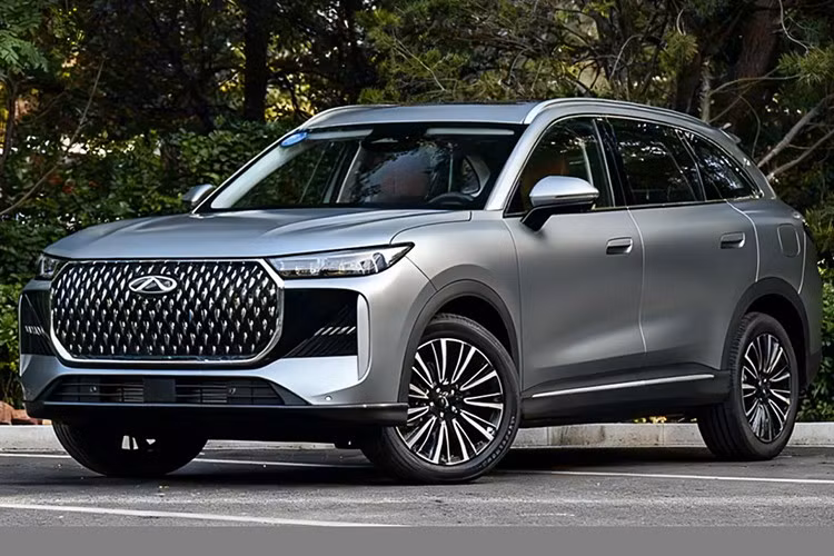 Chery chính thức mở bán trước mẫu Tiggo 8 thế hệ thứ năm tại thị trường Trung Quốc, với 4 phiên bản có giá dao động từ 105.900 đến 135.900 nhân dân tệ (khoảng 391-502 triệu đồng). Mẫu SUV 5 chỗ này được nâng cấp toàn diện về thiết kế, công nghệ và trang bị, dự kiến ra mắt chính thức vào ngày 10/11/2025.