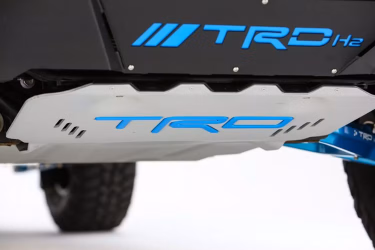 Ngoại thất xe nổi bật với loạt nâng cấp chuyên biệt cho dã ngoại như: tấm ốp gầm kim loại, móc cứu hộ trước/sau, tời kéo công suất lớn, đèn LED phụ và bộ tem trắng - xanh lấy cảm hứng từ các mẫu concept H2 trước đây của Toyota. Xe có phanh trước mượn từ Toyota Tundra, trong khi mâm 17 inch đi kèm lốp địa hình 35 inch giúp tăng cường khả năng vượt địa hình khắc nghiệt.