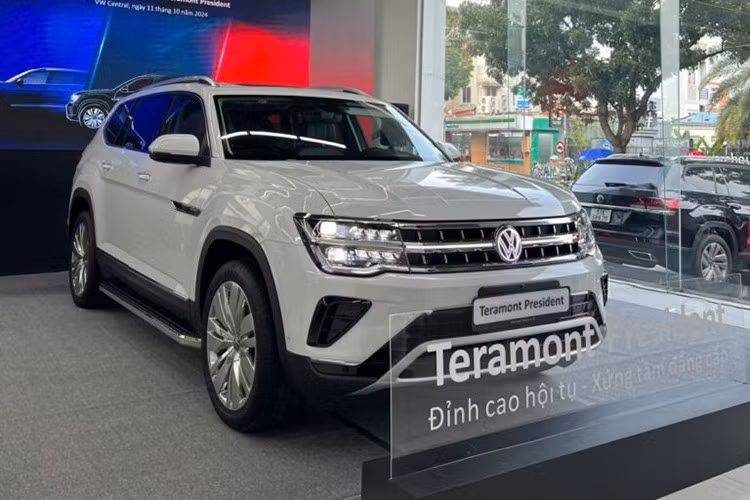 Như vậy, khoảng chênh giữa hai mẫu SUV cỡ lớn cùng phân khúc tại Việt Nam đã nới rộng lên gần 1,2 tỉ đồng. Tính ra, một chiếc Teramont President hiện có giá tương đương gần hai chiếc Palisade bản tiêu chuẩn.