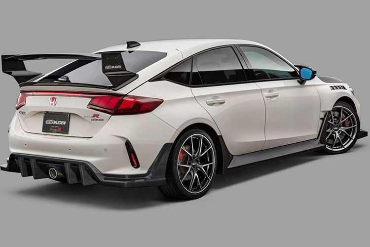 Ngoại thất Civic Type R thay đổi rõ rệt, mang phong cách thể thao với cản trước tích hợp cánh gió lớn, nắp ca-pô có khe thoát nhiệt, chắn bùn trước dạng thông gió kiểu GT3, ốp sườn mở rộng...
