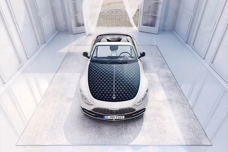 Mercedes chưa công bố giá của SL 680 Monogram, dự kiến có mặt tại thị trường Mỹ vào nửa cuối năm 2025 và Nhật Ban cùng các thị trường khác vào đầu năm 2026. Ngoài SL 680, hãng đang có kế hoạch giới thiệu mẫu SL độc quyền giới hạn 250 chiếc mang tên PureSpeed.