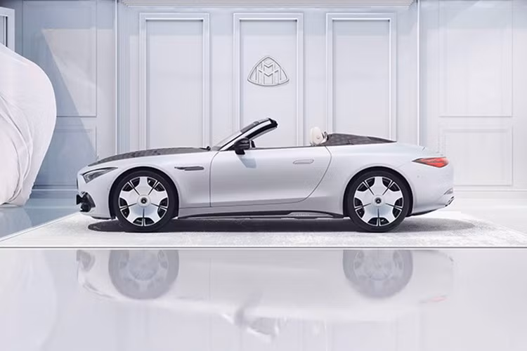 Với sự kết hợp giữa hiệu năng thể thao và nghệ thuật chế tác thủ công, Mercedes-Maybach SL 680 Monogram Series White Ambience không chỉ là một mẫu xe mui trần, mà còn là một tuyên ngôn phong cách sống, dành cho những chủ nhân đề cao sự tinh tế, khác biệt và giá trị độc bản.