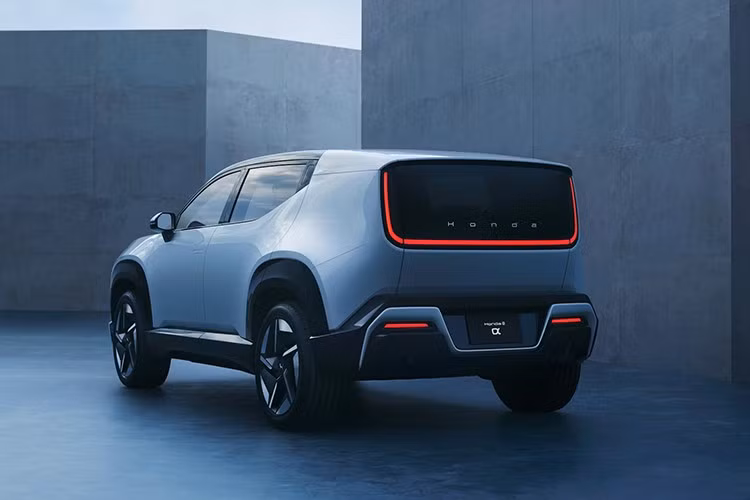 Honda 0 Series đánh dấu sự tái thiết hoàn toàn chiến lược xe điện của hãng xe Nhật Bản. Dòng xe này được xây dựng trên nền tảng EV hoàn toàn mới và sở hữu hệ điều hành ASIMO OS độc quyền của công ty, một hệ thống phần mềm thế hệ mới hỗ trợ người lái, kết nối và quản lý năng lượng thông minh.