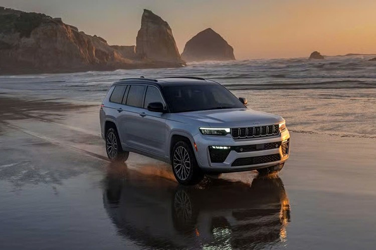 Jeep đang khá bận rộn khi hãng xe này vừa hồi sinh dòng xe Cherokee và nâng cấp mẫu SUV đầu bảng Grand Wagonee. Thương hiệu xe địa hình này hiện đã tiếp tục dồn sự chú ý tới Jeep Grand Cherokee, với bản cập nhật giữa vòng đời cho năm 2026.