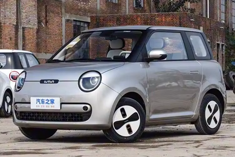 Changan, một trong những tập đoàn hàng đầu trong ngành công nghiệp ôtô Trung Quốc vừa chính thức ra mắt phiên bản Lumin Treasure Edition 2026. Mẫu xe này có ba biến thể với mức giá từ 49.900 đến 58.900 Nhân dân tệ (khoảng 184 đến 218 triệu đồng).