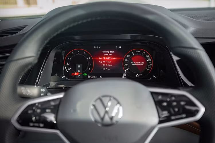 Trang bị an toàn tiêu chuẩn trên Volkswagen Teramont President có 7 túi khí, camera 360 độ, hệ thống chống bó cứng phanh ABS, phân phối lực phanh điện tử EBD, trợ lực phanh khẩn cấp BA và kiểm soát chống trượt ASR.