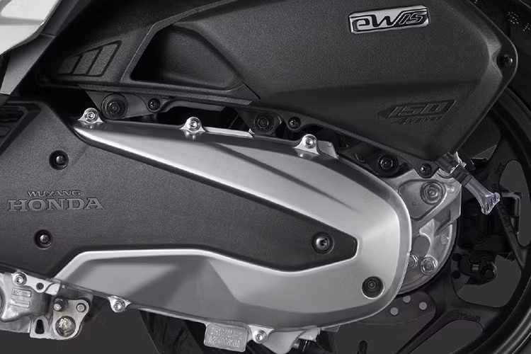 Xe có trọng lượng 137 kg, chiều cao yên 746 mm, dung tích bình xăng 8,1 lít và mức tiêu hao nhiên liệu trung bình 2,3 lít/100 km. Bánh trước cỡ 14 inch và bánh sau cỡ 13 inch, tương đương kích thước lốp của PCX160.