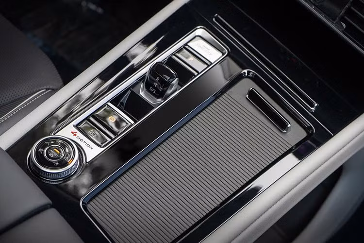 Cung cấp sức mạnh cho Volkswagen Teramont President là động cơ xăng 2.0L tăng áp cho công suất 220 mã lực và mô-men xoắn 350Nm. Đi kèm với đó là hộp số tự động 7 cấp và hệ dẫn động 4 bánh toàn thời gian.