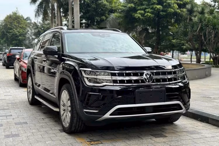 Cụ thể, mẫu xe SUV Volkswagen Teramont President sẽ có giá bán mới là 2,488 tỷ đồng, tăng 89 triệu đồng. Dù điều chỉnh giá bán nhưng xe vẫn không có thay đổi về trang bị hay thiết kế. Nguyên nhân tăng giá là do tỷ giá nhân dân tệ tăng khiến chi phí nhập khẩu cao hơn.